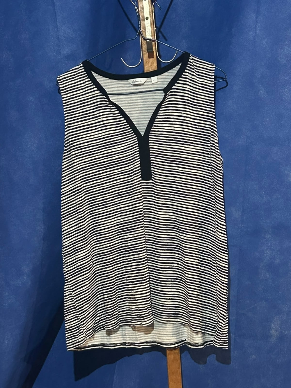 Reitmans Black & White Striped Sleeveless V-Neck Tank